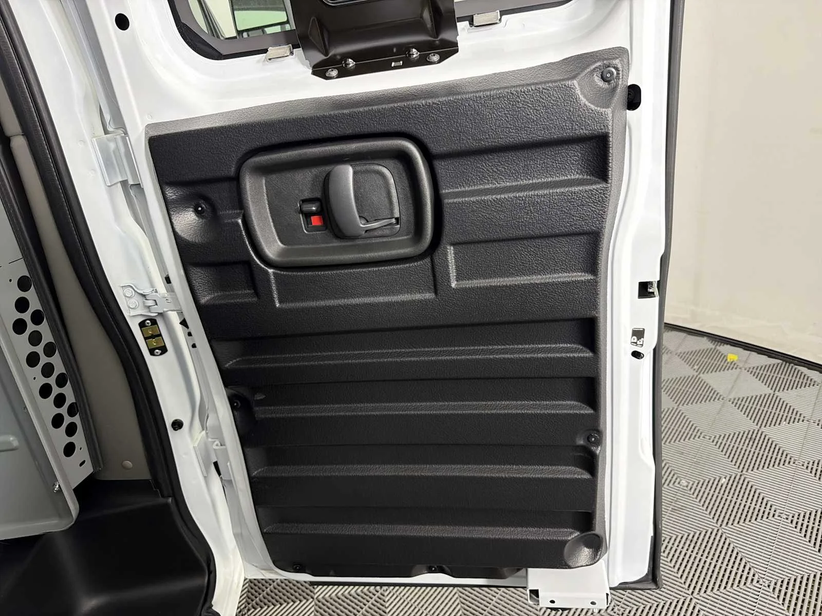 2025 GMC Savana Cargo Work Van - Photo 16
