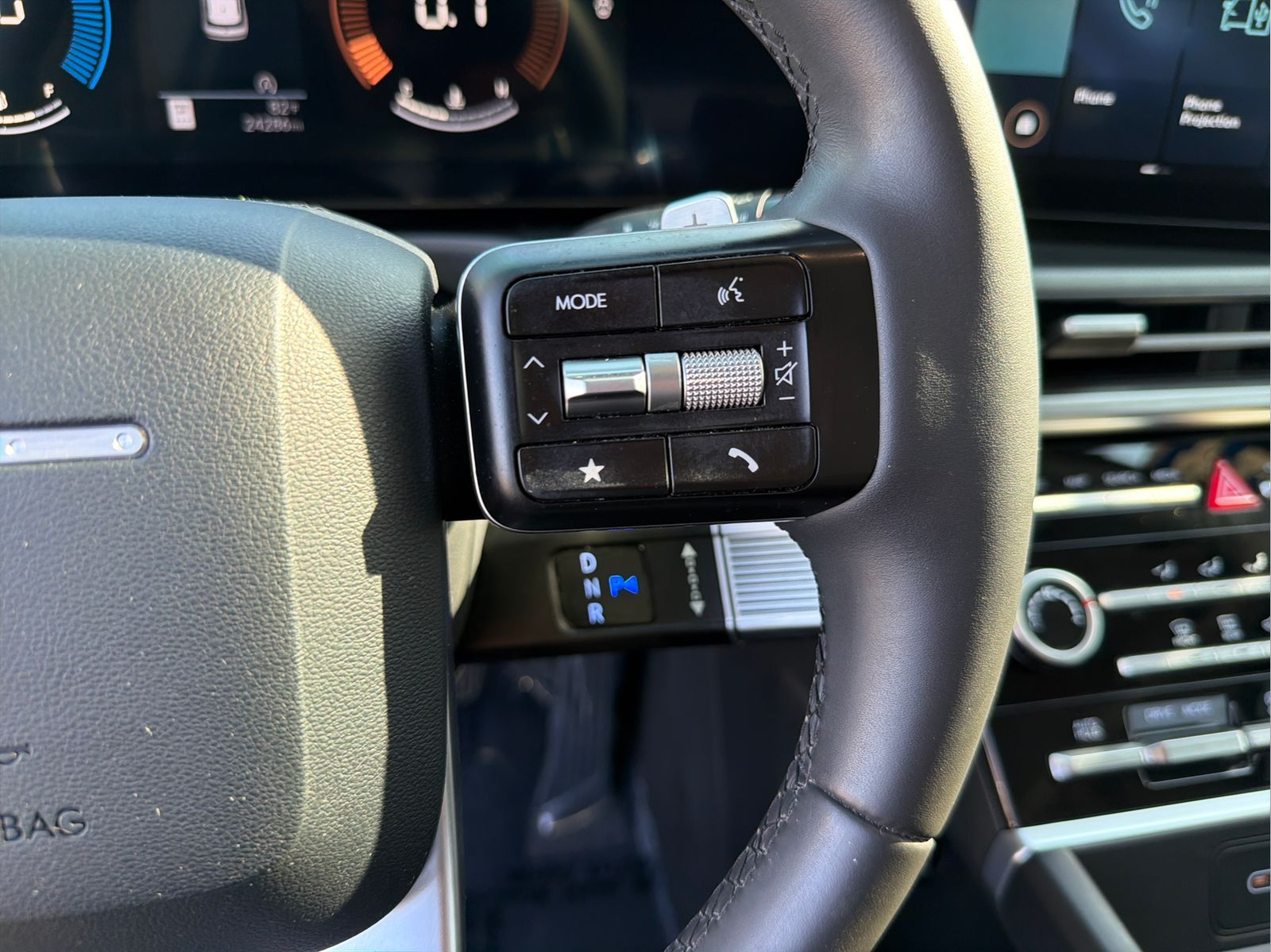 Used 2024 Silver Hyundai SE image 14