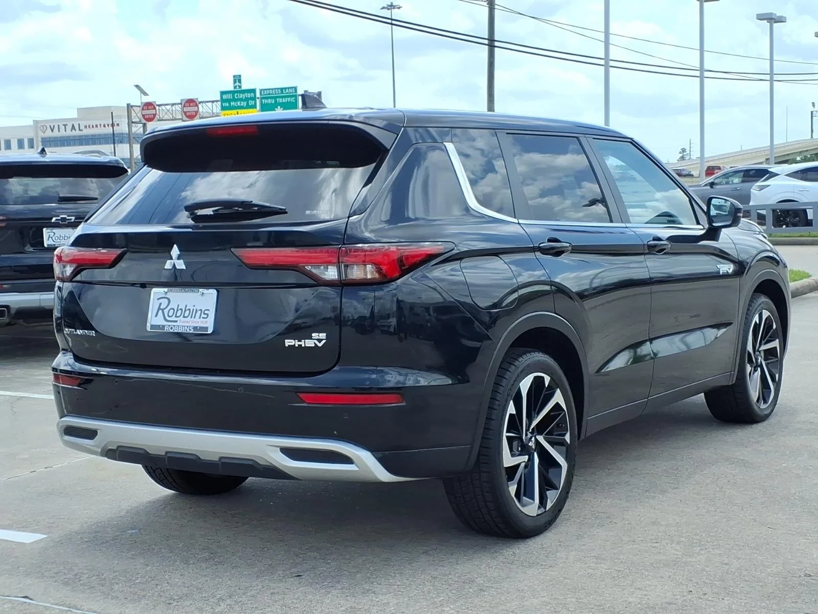 2024 Mitsubishi Outlander Plug-In Hybrid SE - 4