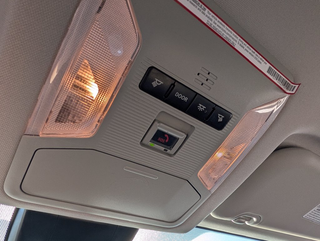 2021 Toyota RAV4 LE - Photo 23