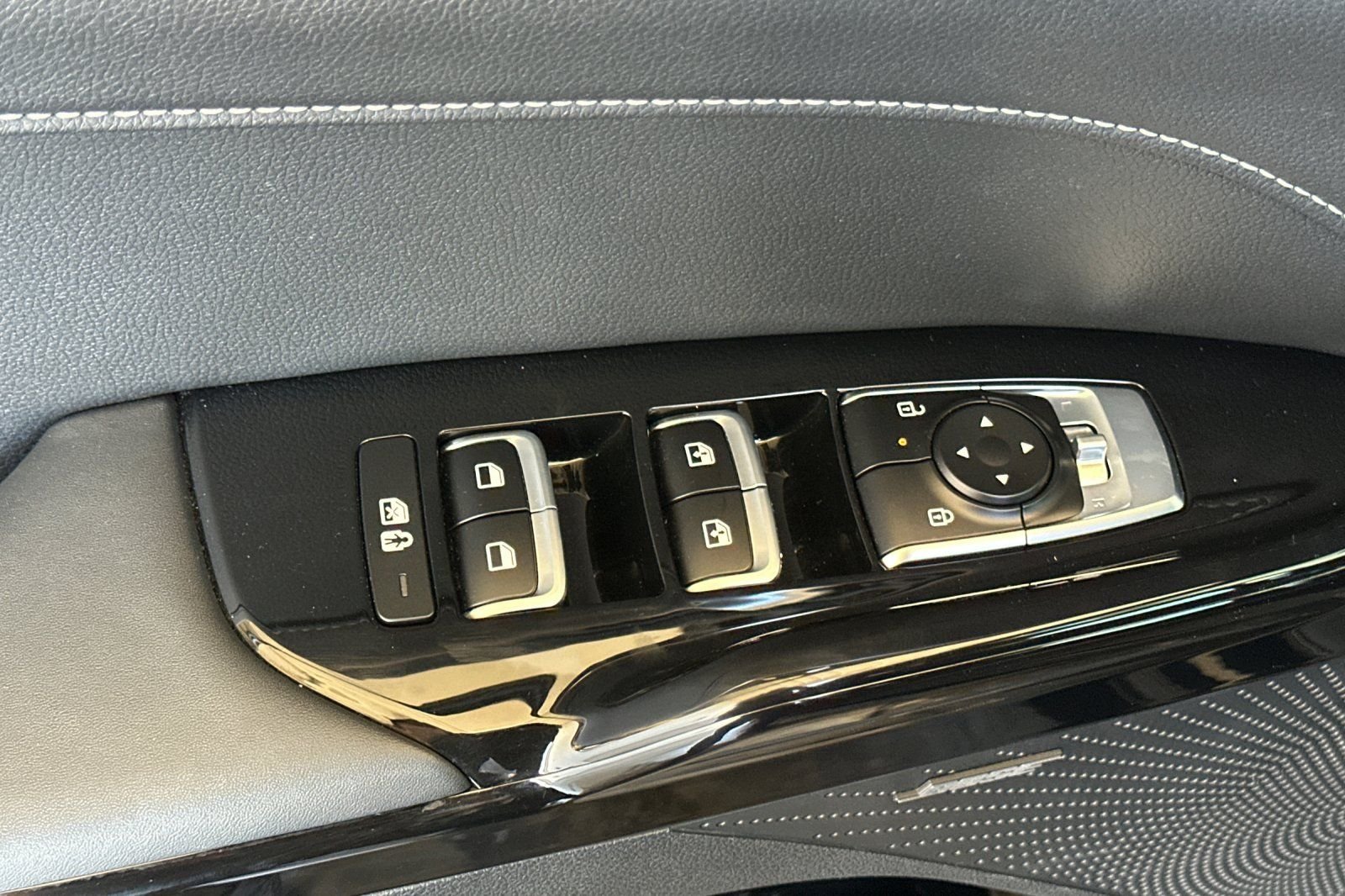Used 2025 Black Kia GT-Line image 12
