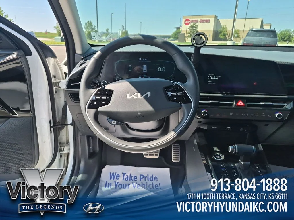 Used 2023 White Kia SX Touring image 13