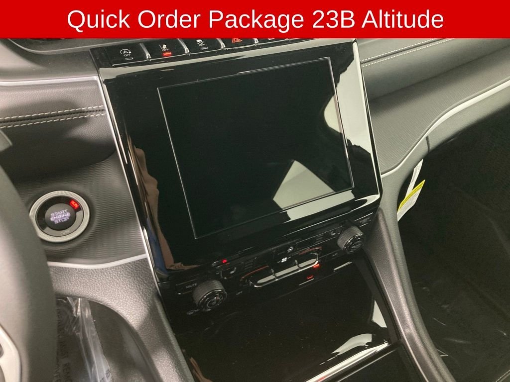 2025 Jeep Grand Cherokee Altitude X photo 2