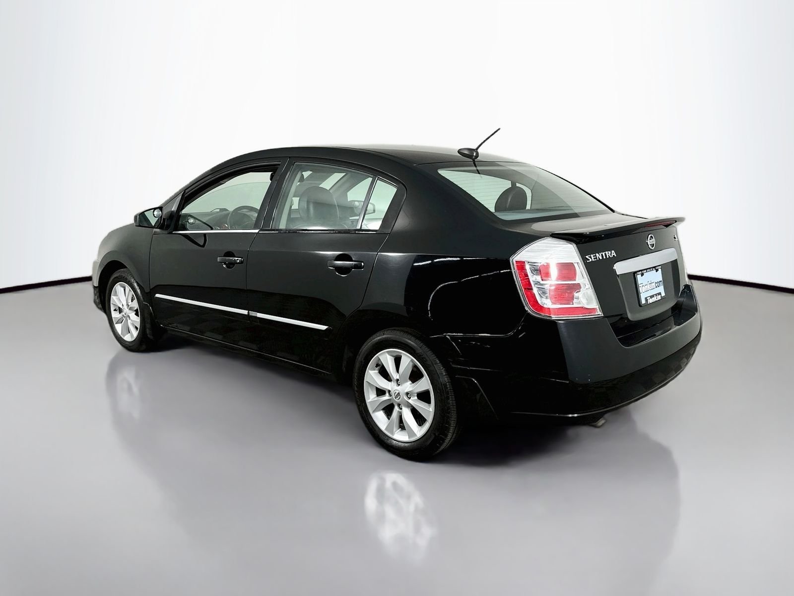 Used 2011 Super Black Metallic Nissan 2.0 SL image 6