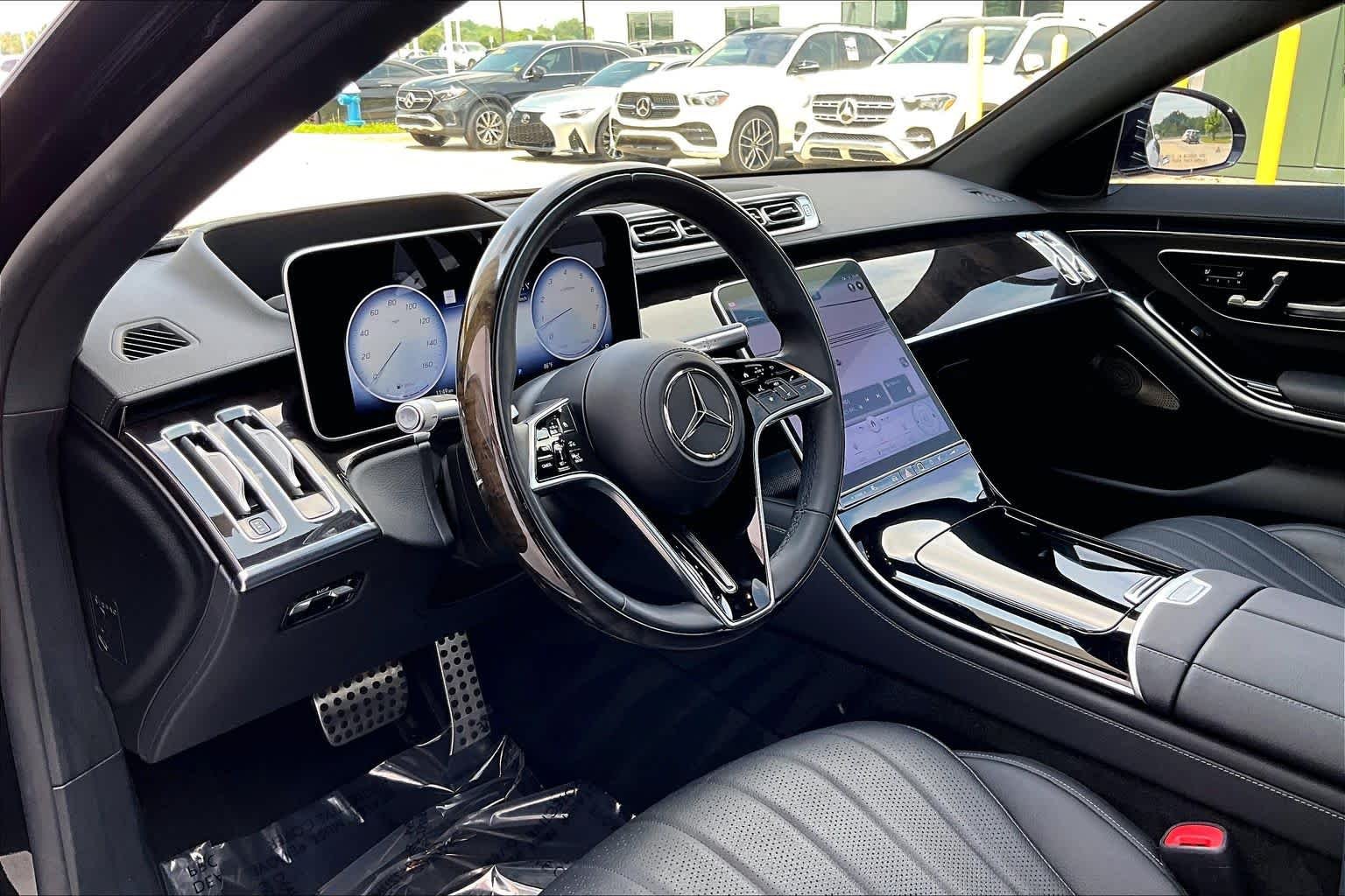 Used 2022 Obsidian Black Mercedes-Benz S 580 image 16
