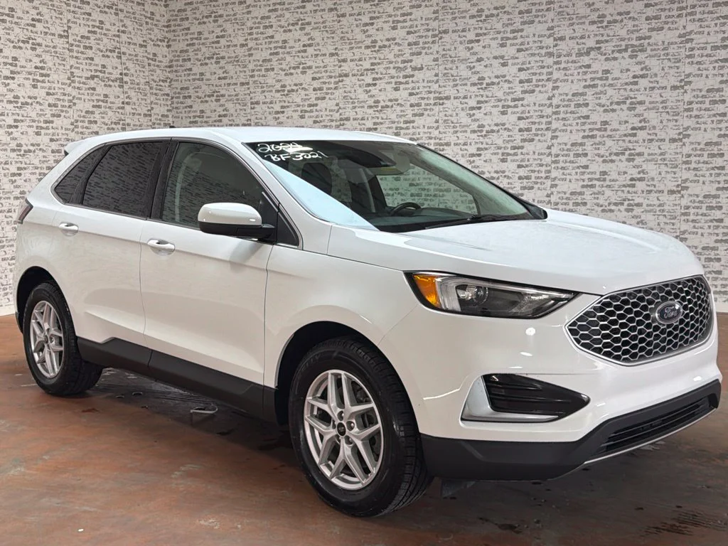 Used 2024 Oxford White Ford SEL image 1