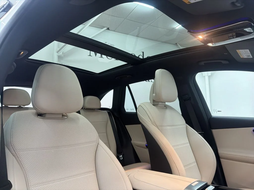 Used 2026 White Mercedes-Benz GLC 300 image 28