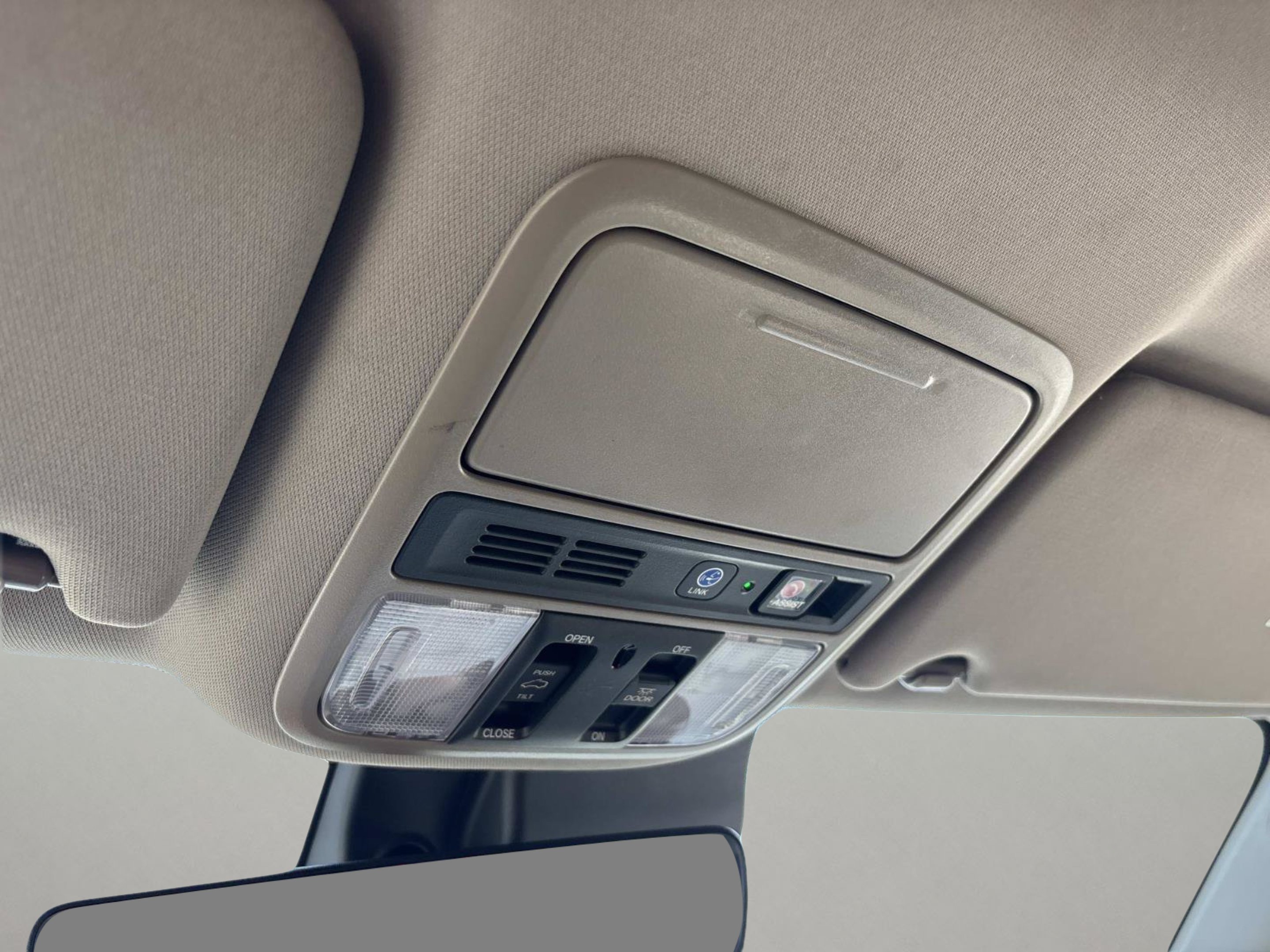 Used 2020 Platinum White Honda Touring image 33