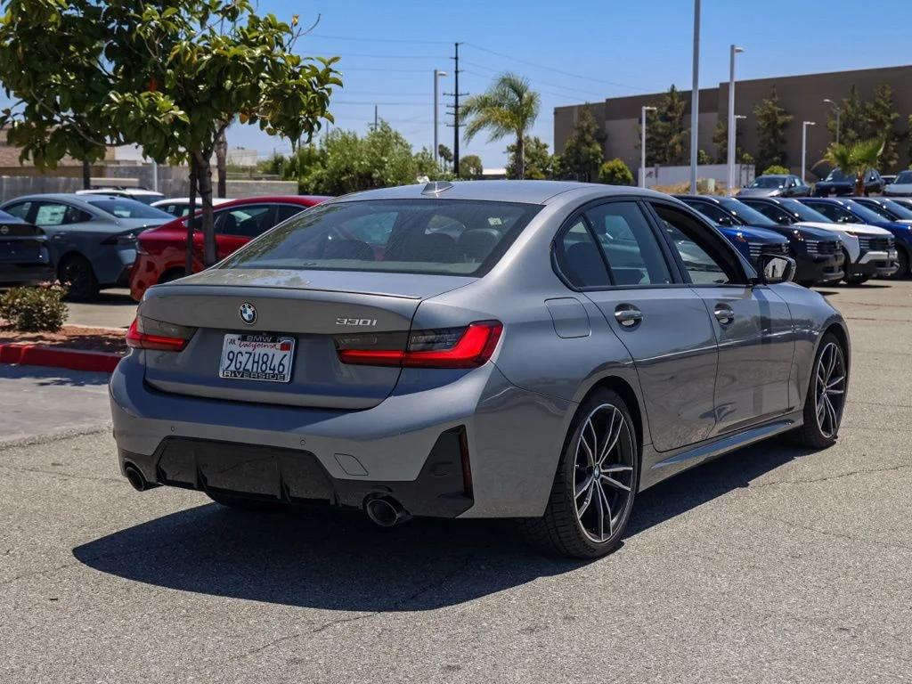 Used 2023 Gray BMW 330i image 3