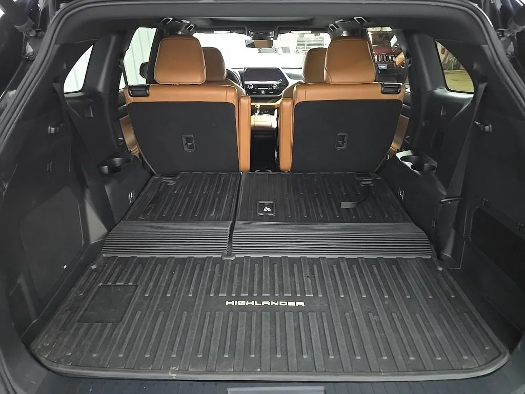 Used 2023 Black Toyota Platinum image 12