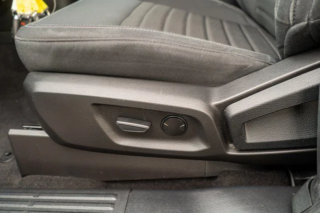 Used 2023 Black Ford XLT image 13
