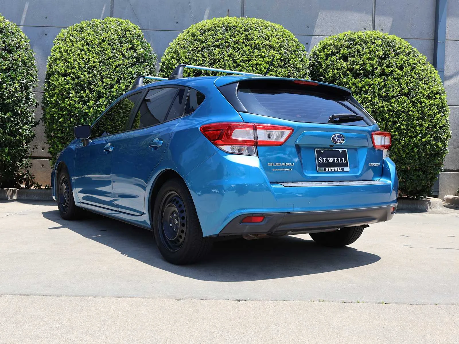 Used 2019 Island Blue Pearl Subaru  image 8