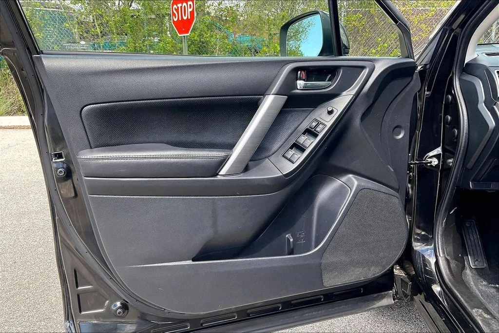Used 2018 Black Subaru 2.5i Limited image 23