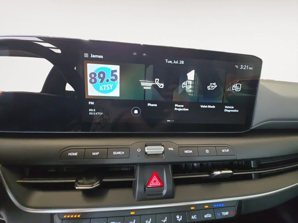 Used 2025 White Kia LXS image 15