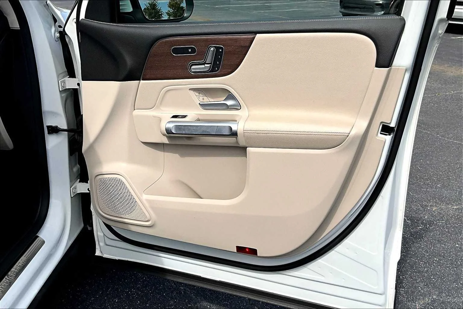 Used 2021 Polar White Mercedes-Benz GLB 250 image 23