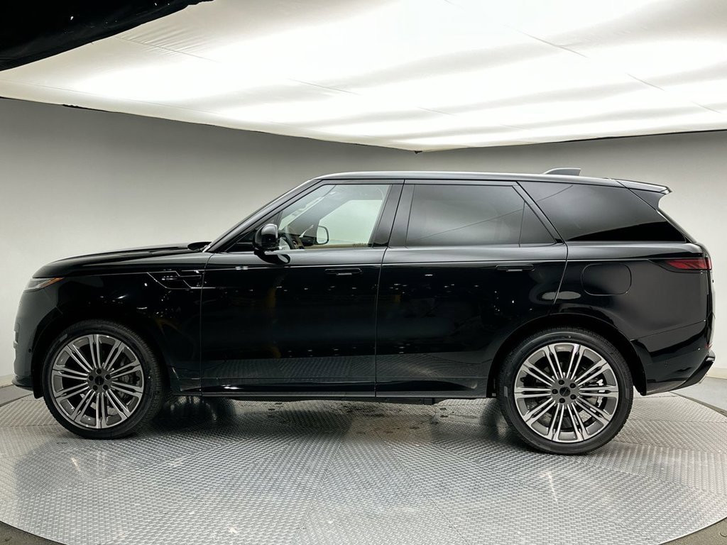 New 2027 Santorini Black Land Rover Dynamic SE image 2