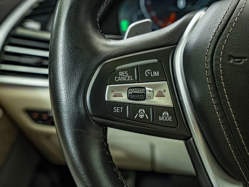 Used 2019 Arctic Gray Metallic BMW xDrive40i image 21