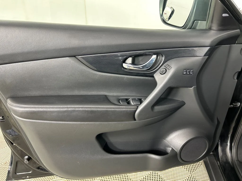 Used 2019 Black Nissan SL image 11