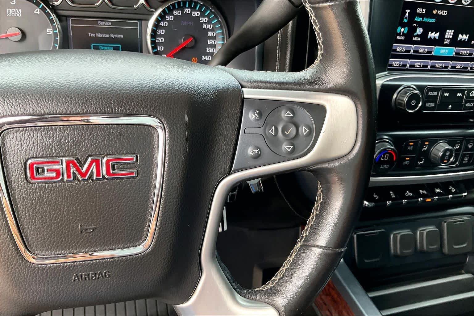 Used 2018 Quicksilver Metallic GMC SLT image 24