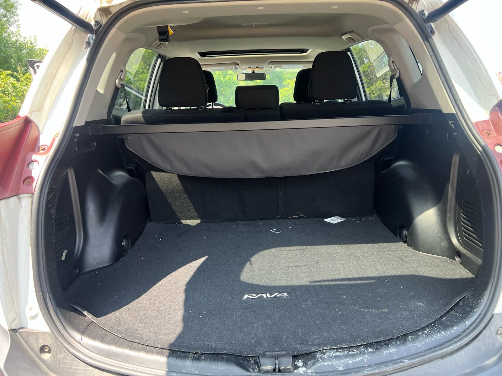 Used 2015 Super White Toyota XLE image 21
