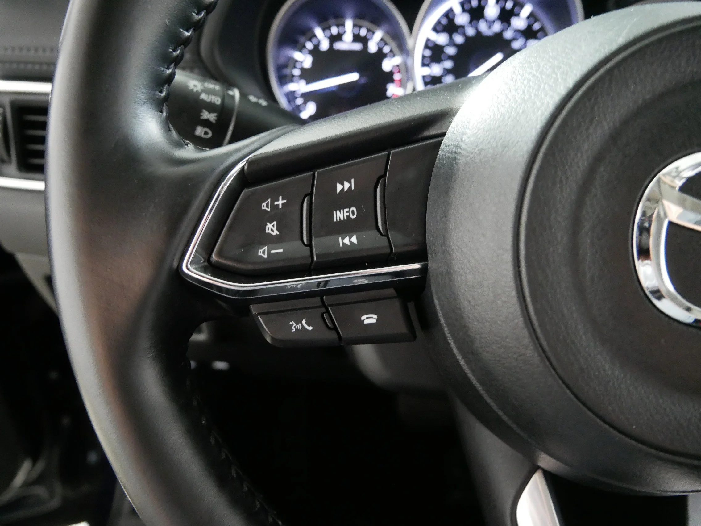 Used 2025 Deep Crystal Blue Mica Mazda 2.5 S Preferred Package image 27