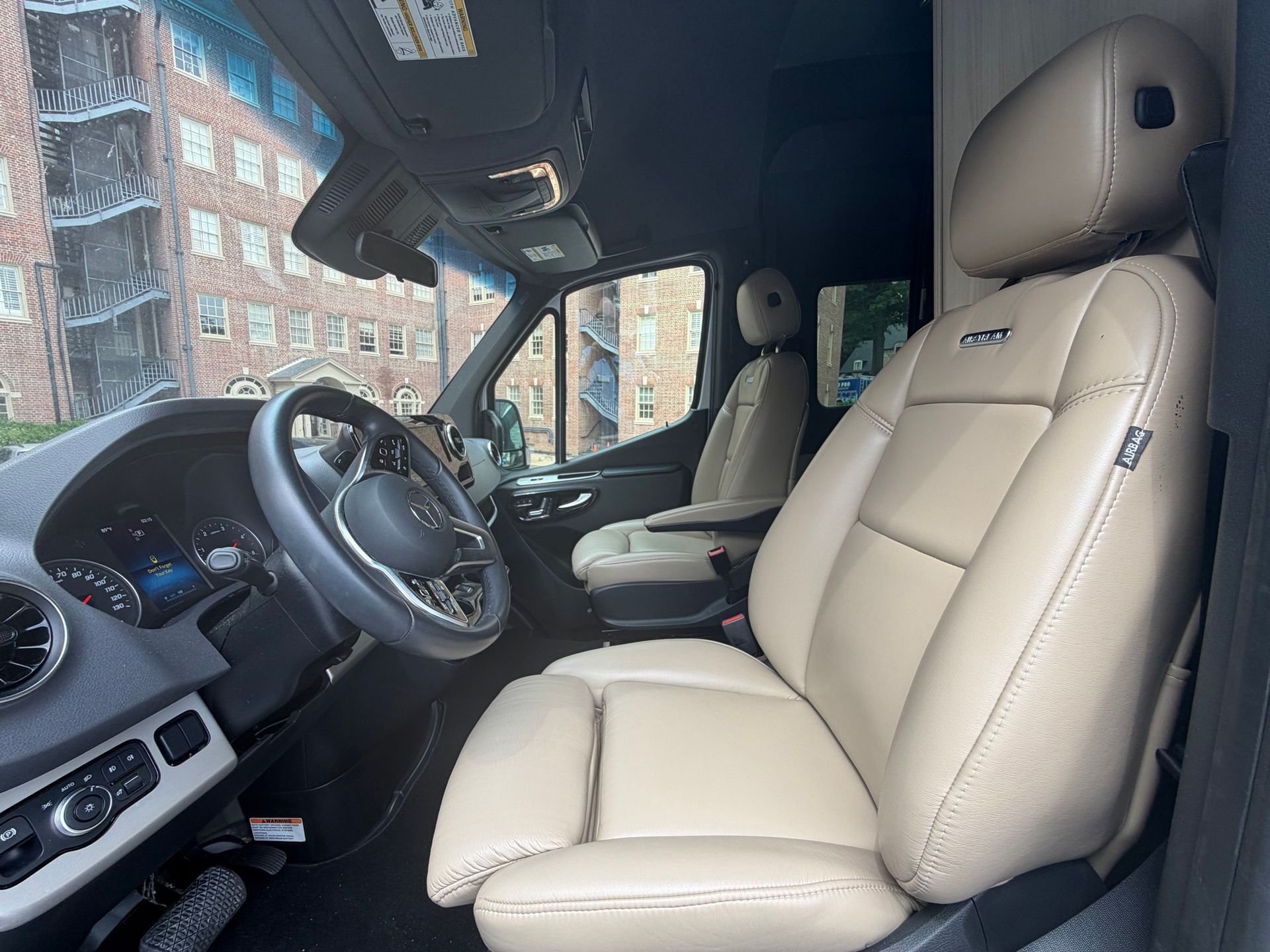 Used 2022  Mercedes-Benz AIRSTREAM INTERSTATE 19 image 5