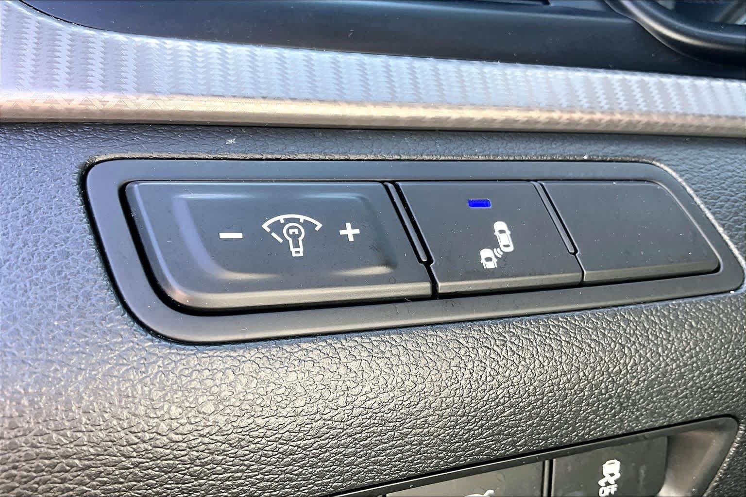 Used 2018 Machine Gray Hyundai Sport image 31