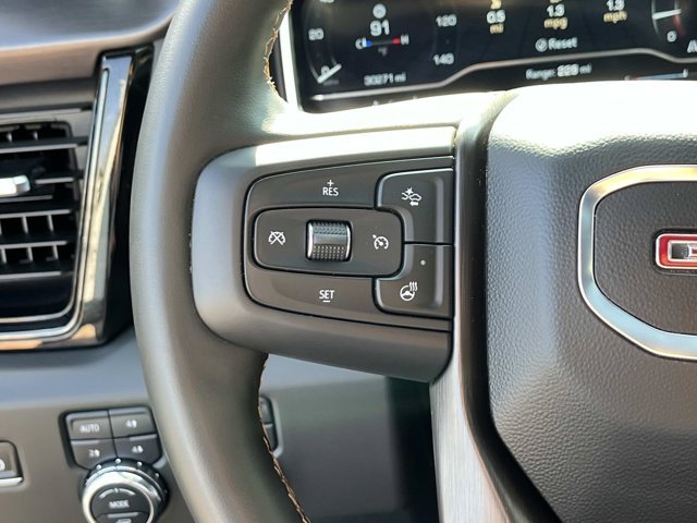 Used 2025 White GMC AT4 image 31