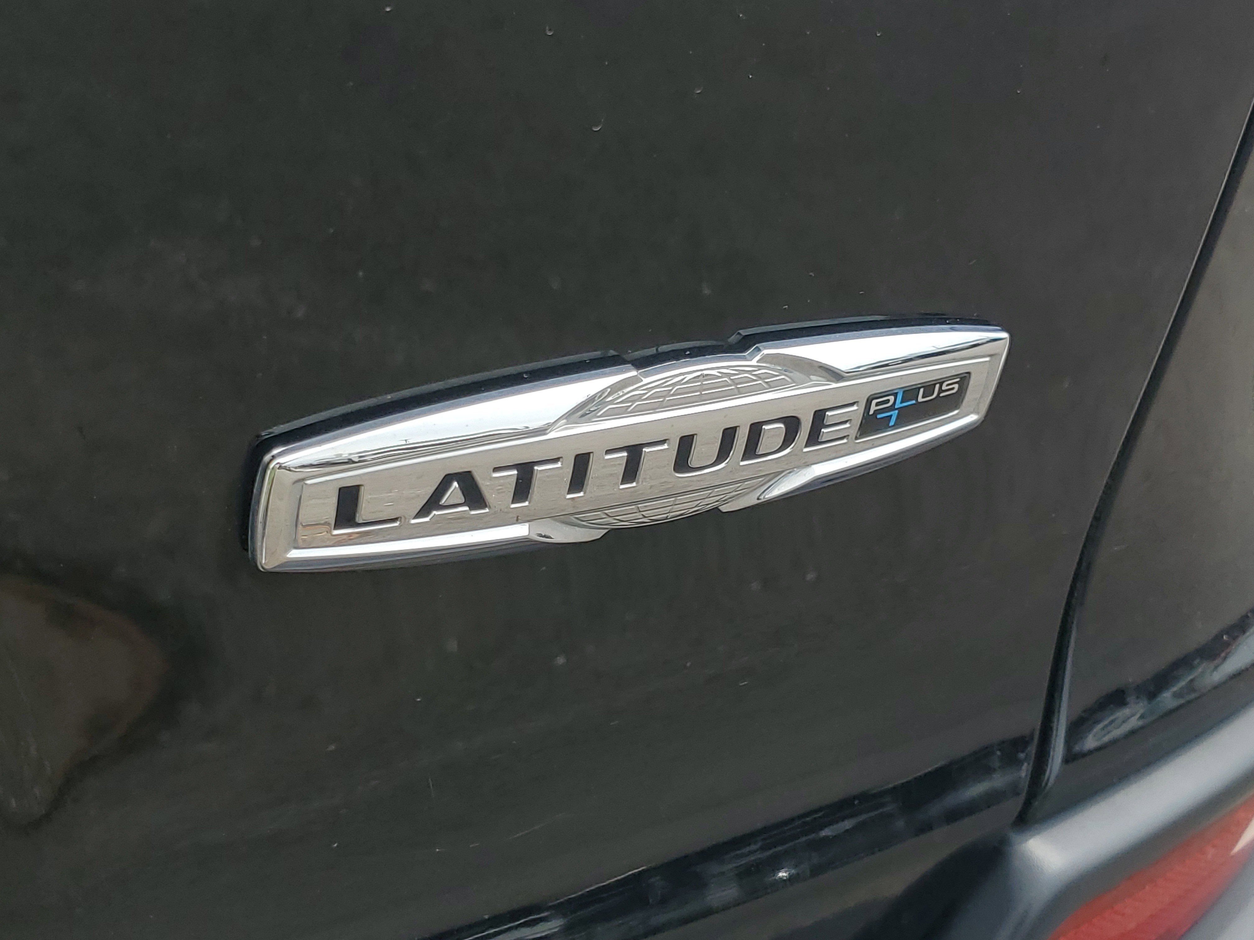 Used 2020 Diamond Black Crystal Pearlcoat Jeep Latitude Plus image 6