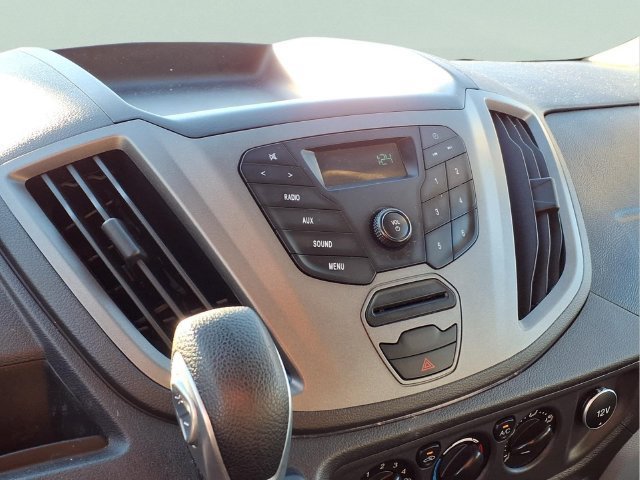 Used 2016  Ford XL image 6