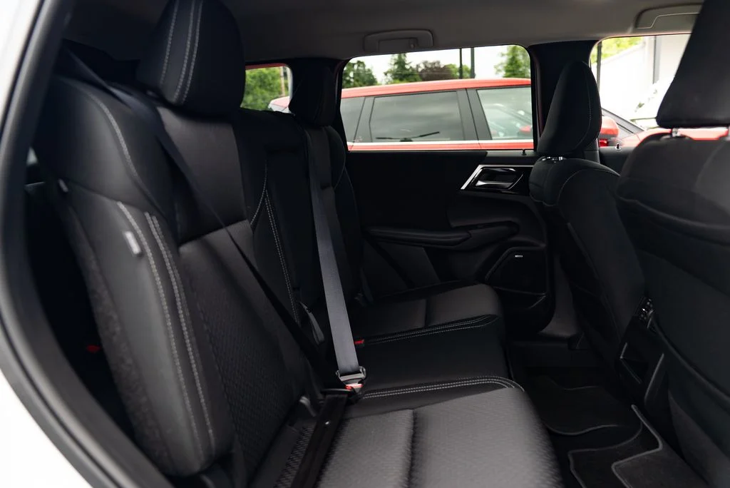 Used 2025 White Mitsubishi ES image 21