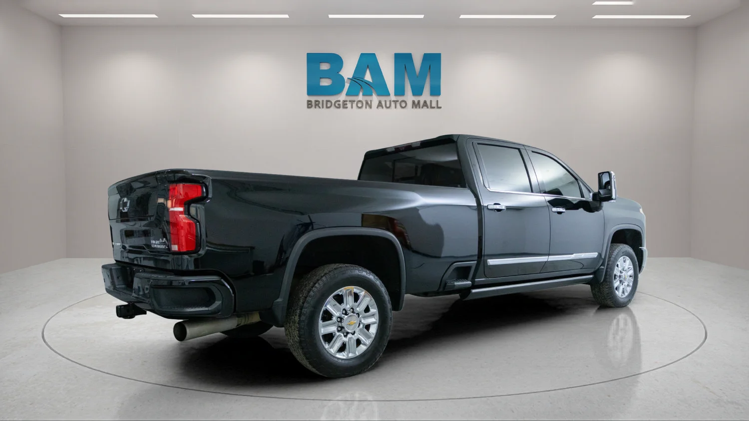 Used 2024 Black Chevrolet High Country image 7