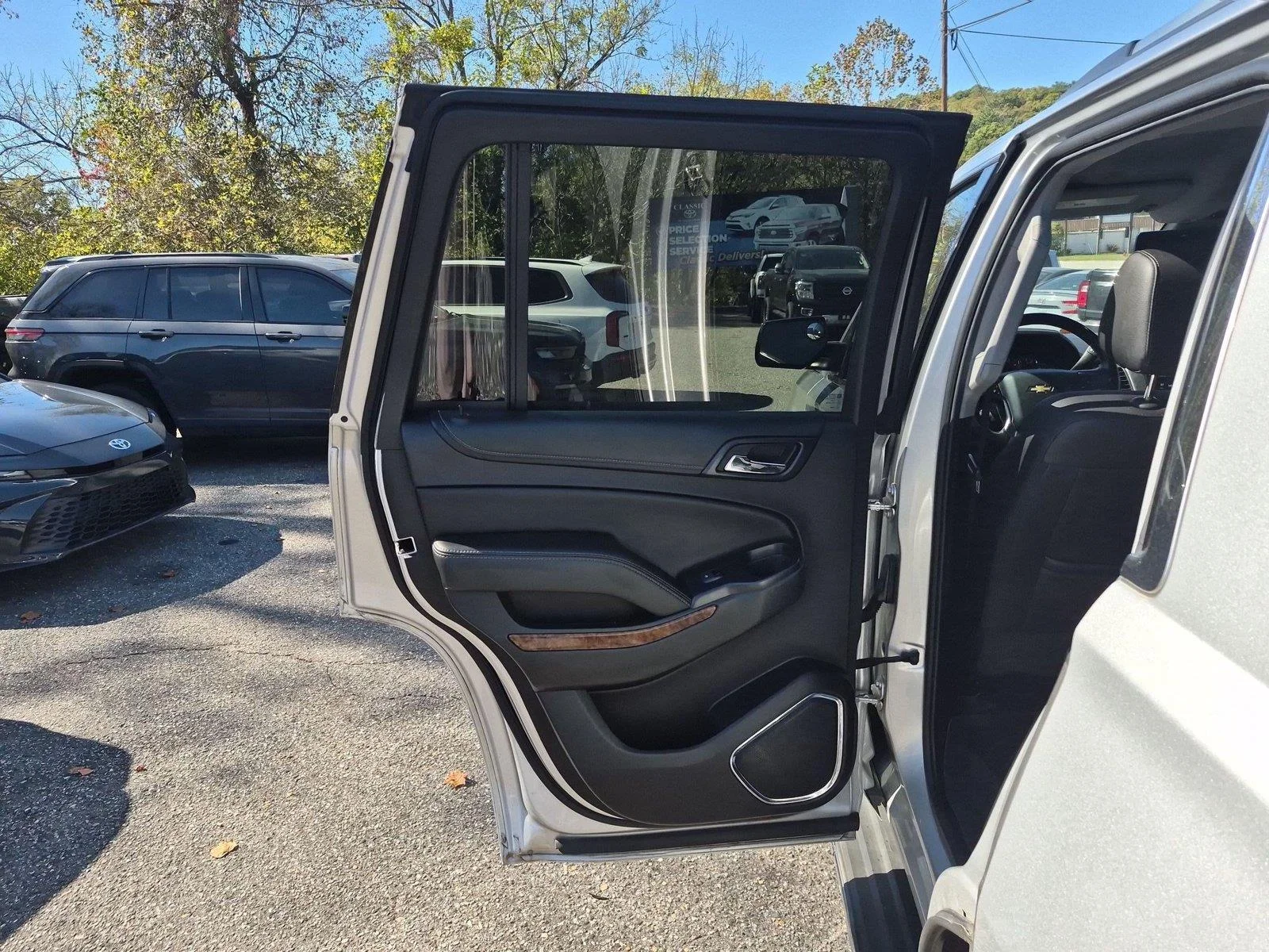 Used 2018 Silver Ice Metallic Chevrolet Premier image 30