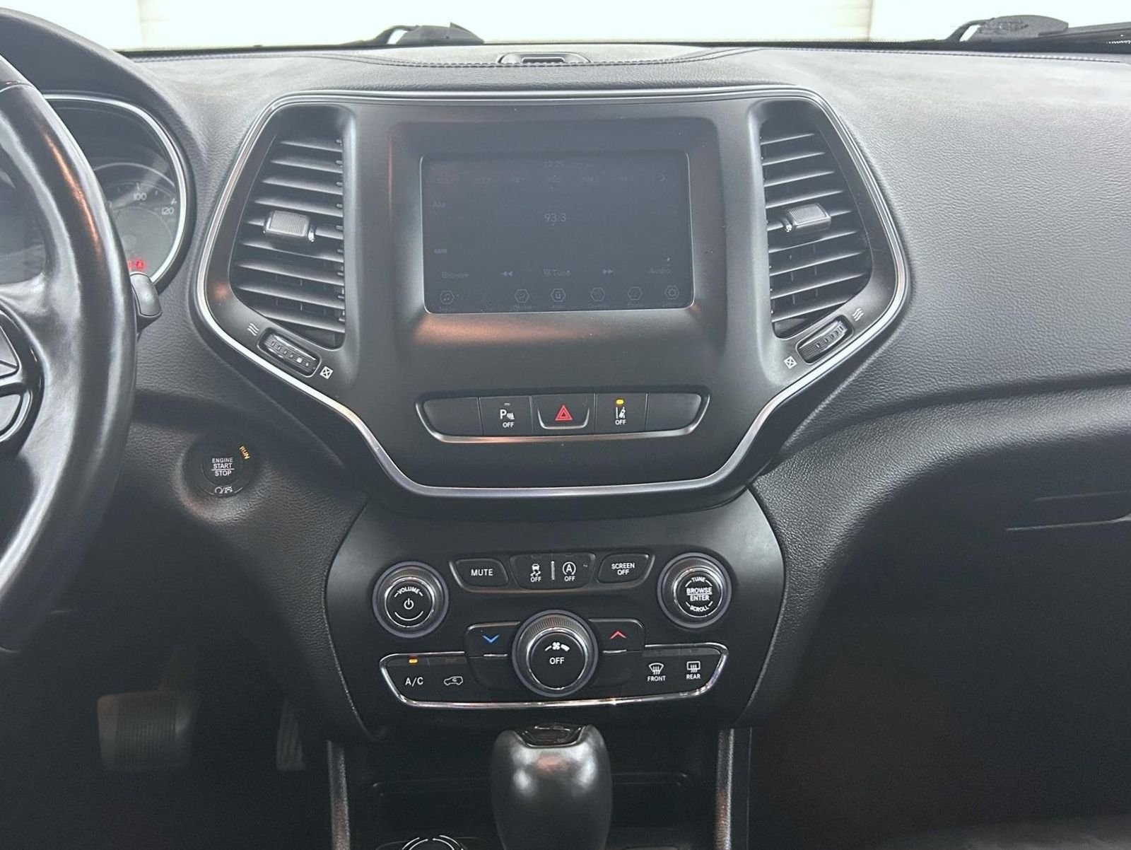 Used 2021 White Jeep Altitude image 12