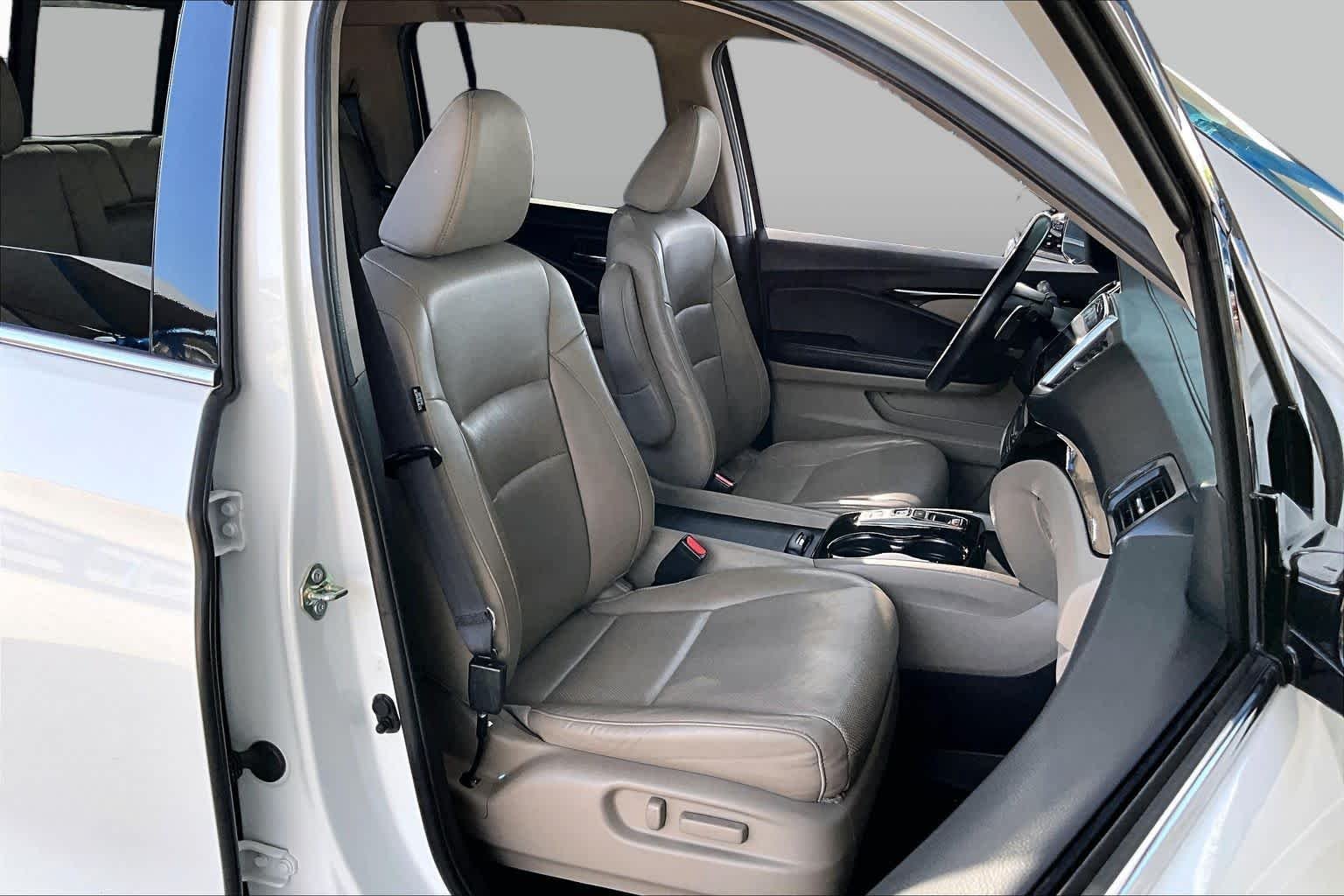Certified Used 2020 Platinum White Pearl Honda RTL-E image 9