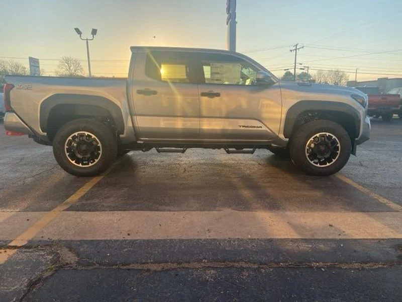 2026 Toyota Tacoma TRD Off Road - Photo 6