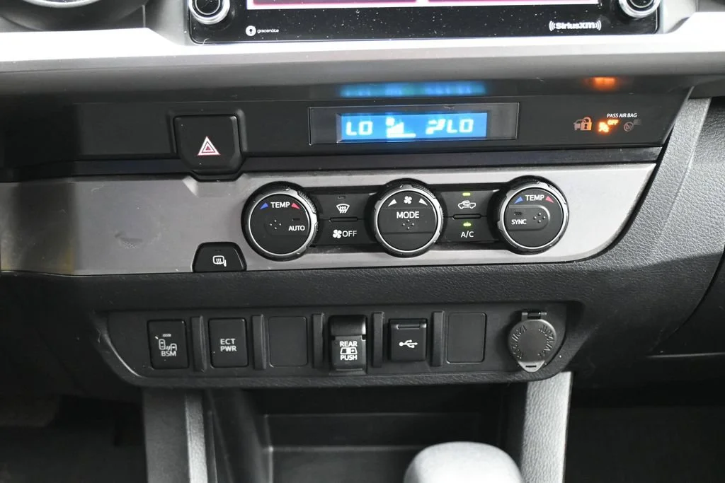 Used 2022 White Toyota SR5 image 21