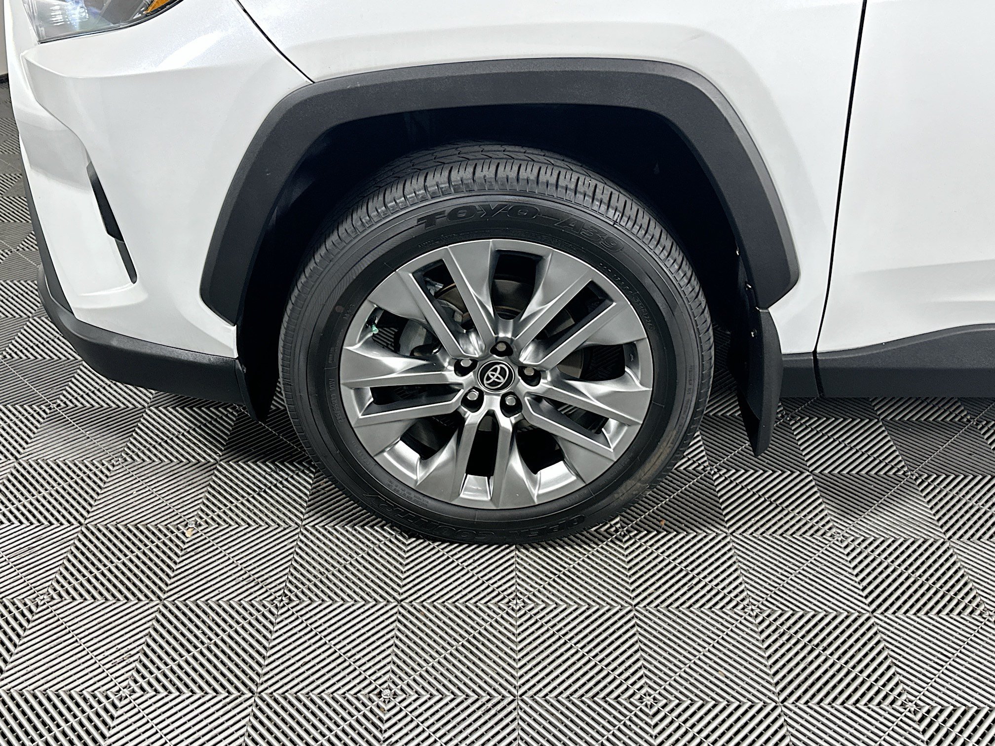 Used 2024 Pearl Toyota XLE Premium image 11