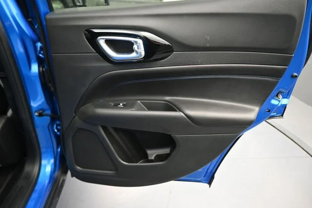 New 2026 Hydro Blue Pearlcoat Jeep Latitude image 23