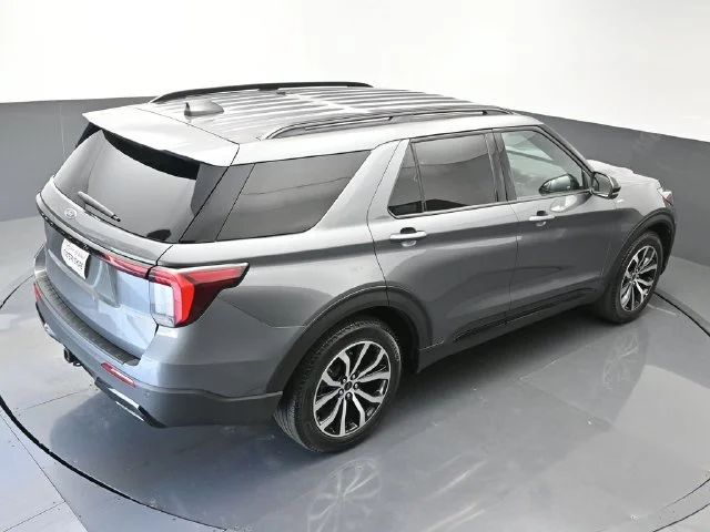 Used 2025 Gray Ford ST-Line image 43