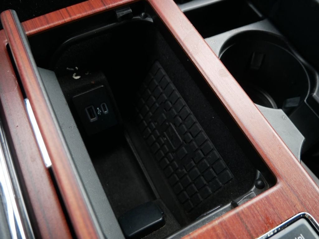 Used 2023 White Lincoln Reserve image 25