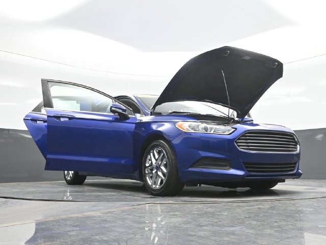 Used 2016 Blue Ford SE image 32