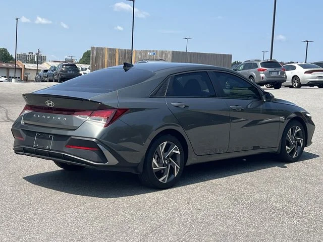 Used 2025 Gray Hyundai SEL Sport image 13