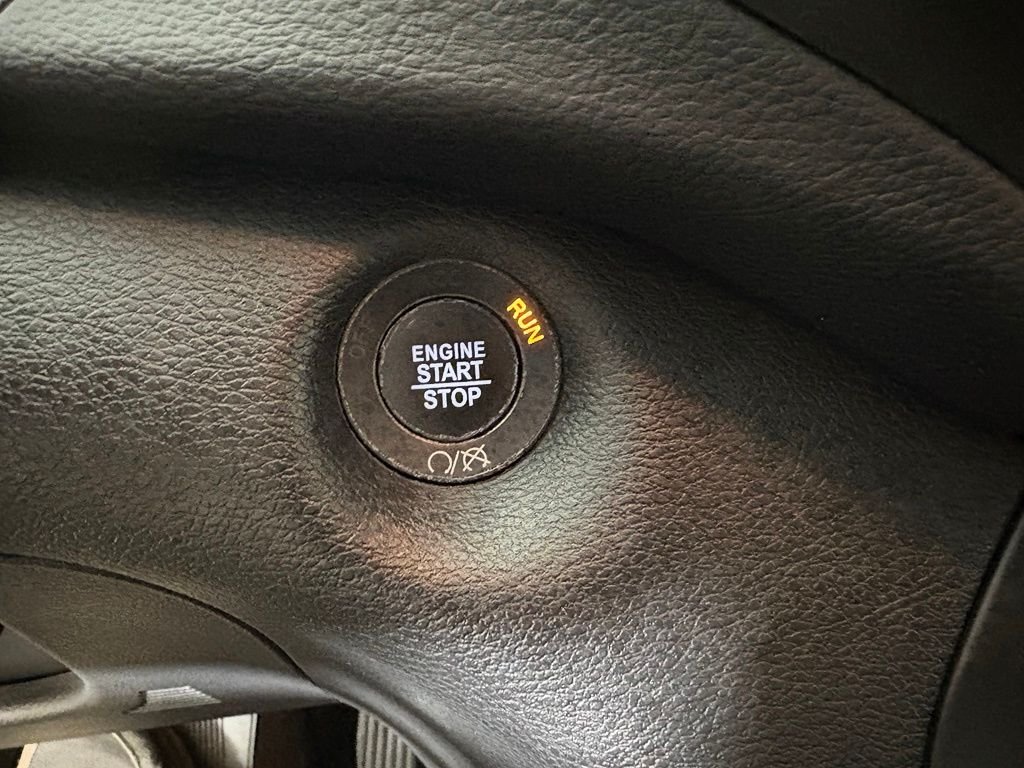Used 2021 Red Jeep Trailhawk image 27