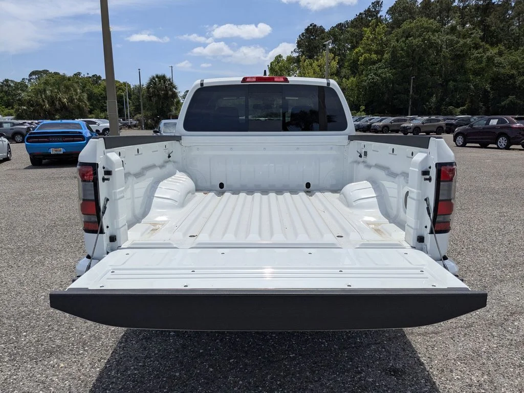 2025 Nissan Frontier SV - Photo 13