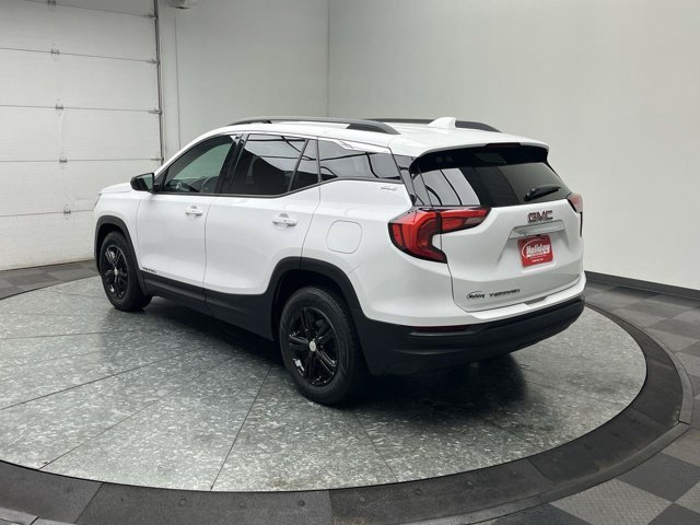 Used 2018 Summit White GMC SLE image 2