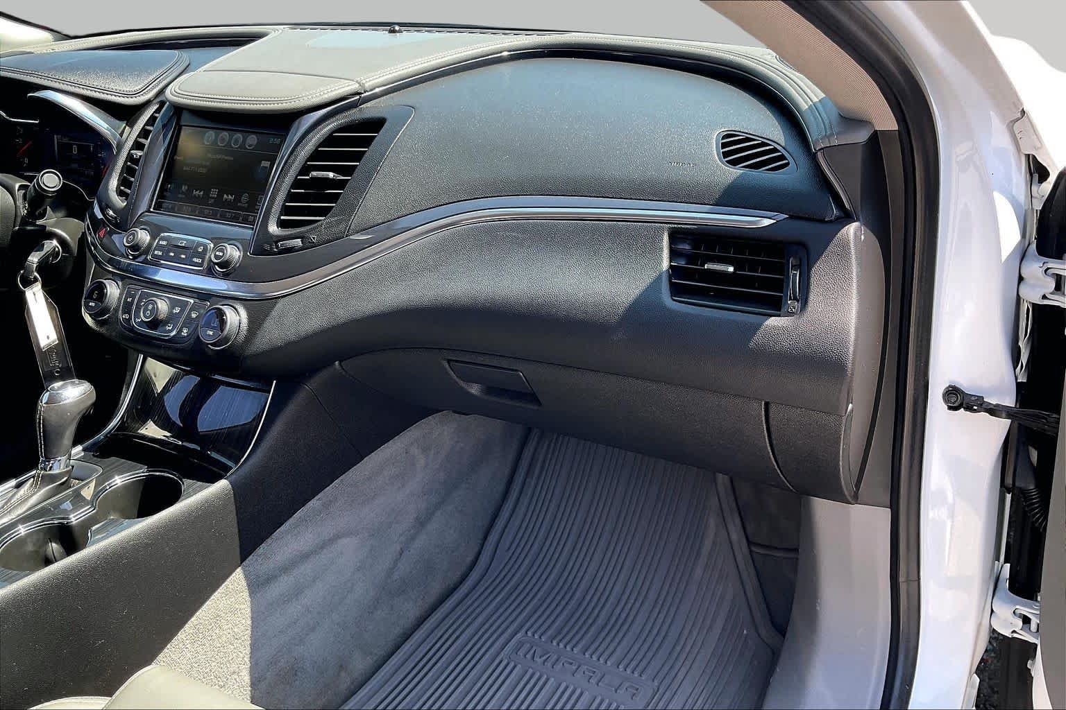 Used 2016 Summit White Chevrolet LT image 17