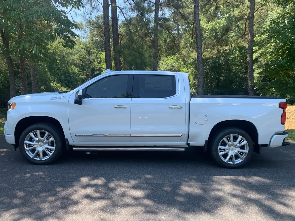 New 2026 Polar White Tricoat Chevrolet High Country image 5