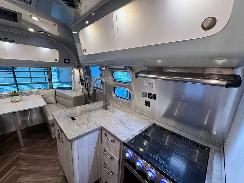Used 2022 SILVER AIRSTREAM  image 37