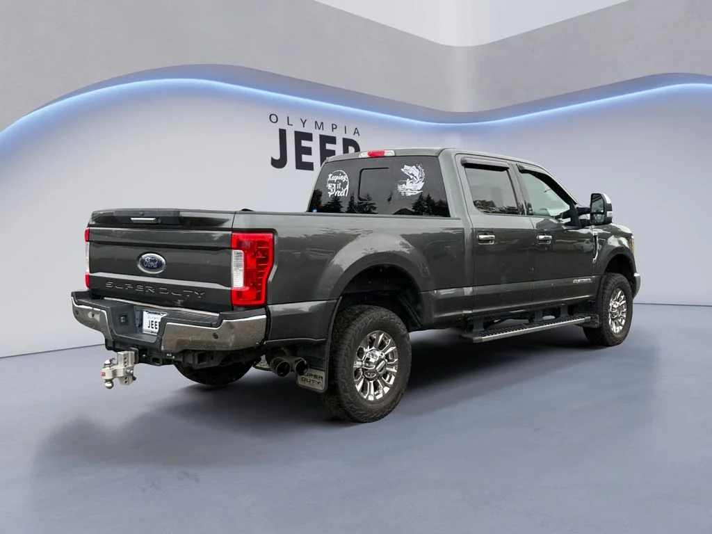 Used 2017  Ford Lariat image 5